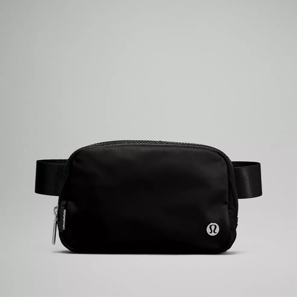 lululemon athletica Handbags - NWT Lululemon Everywhere Belt Bag Black